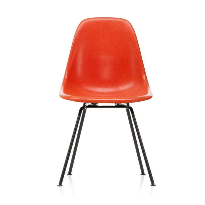 Eames Fiberglass Side Chair DSX by Vitra en noir basique / Eames rouge orangé