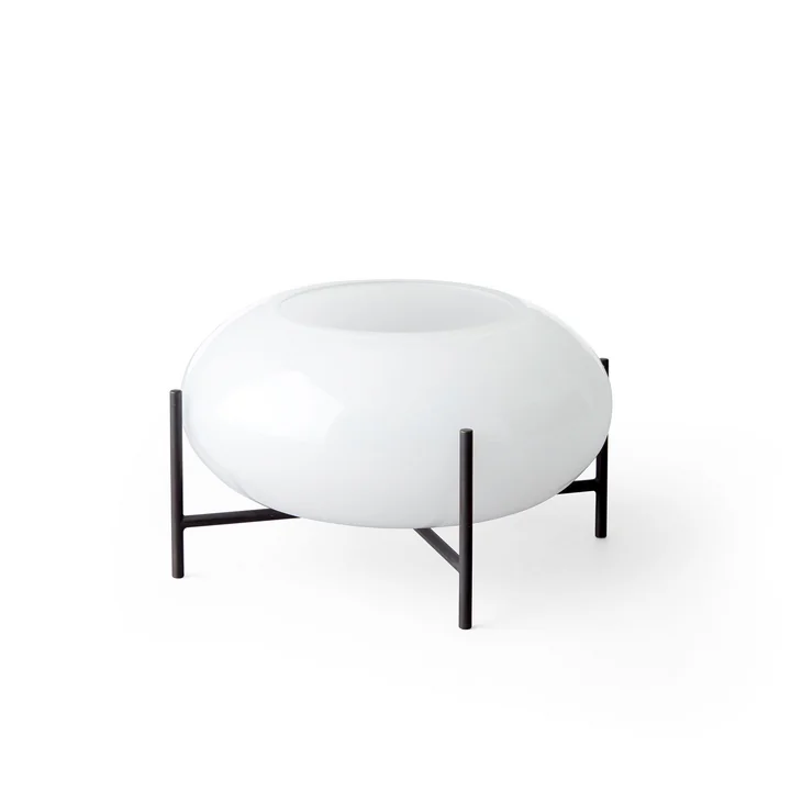 Échasse Hurricane bougeoir à réchaud en opale / laiton bruni de Audo