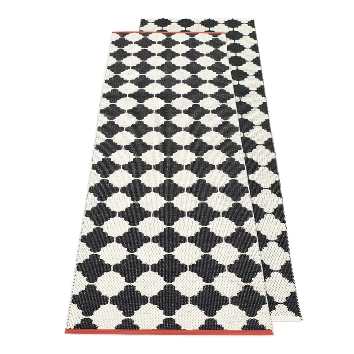 Tapis réversible Marre, 70 x 225 cm en noir / vanille par Pappelina 