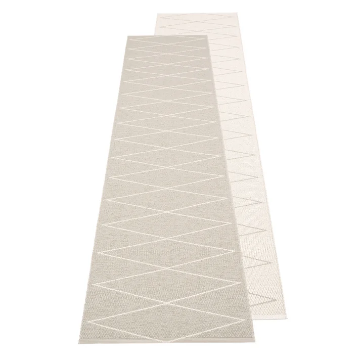 Max tapis réversible, 70 x 240 cm en lin / vanille par Pappelina