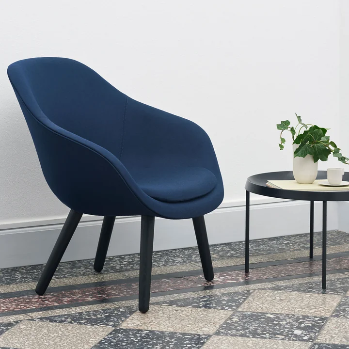 About A Lounge Chair AAL 82 de HAY