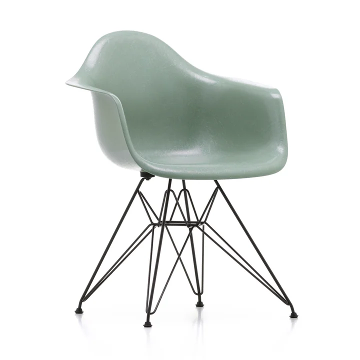 Fauteuil Eames en fibre de verre DAR de Vitra base foncé / Eames vert mousse de mer