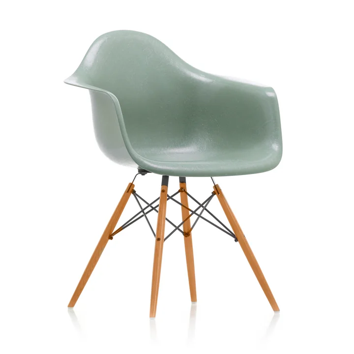 Fauteuil Eames Vitra en fibre de verre DAW en érable jaunâtre / Eames vert mousse de mer