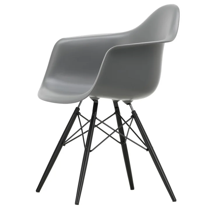 Eames Plastic Armchair DAW de Vitra en érable noir / gris granit