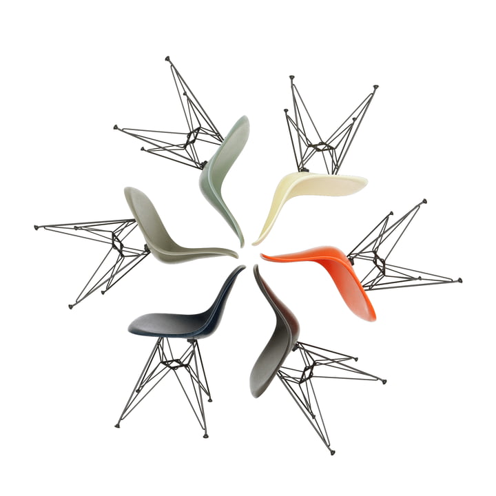 Fauteuil latéral Eames en fibre de verre DSR par Vitra