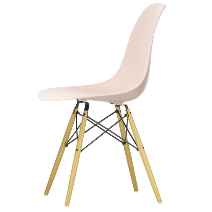 Chaise Eames Plastic Side Chair DSW by Vitra en érable jaunâtre / rosé pâle