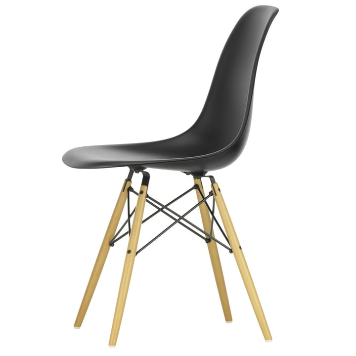 Chaise Eames Plastic Side Chair DSW by Vitra en érable jaunâtre / noir foncé