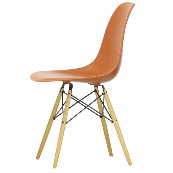 Chaise Eames Plastic Side Chair DSW by Vitra en érable jaunâtre / rouille-orange