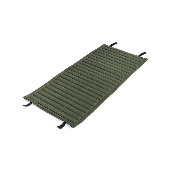 Palissade Quilted Cushion pour Lounge Chair Low de HAY en olive