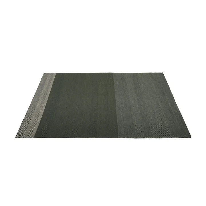Varjo Tapis 170 x 240 cm de Muuto en vert foncé