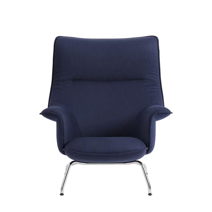 Doze Lounge Chair avec ottoman de Muuto avec piètement chromé / revêtement bleu foncé (Balder 782)