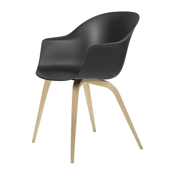 Chaise de salle à manger Gubi en chêne laqué semi-mat / noir