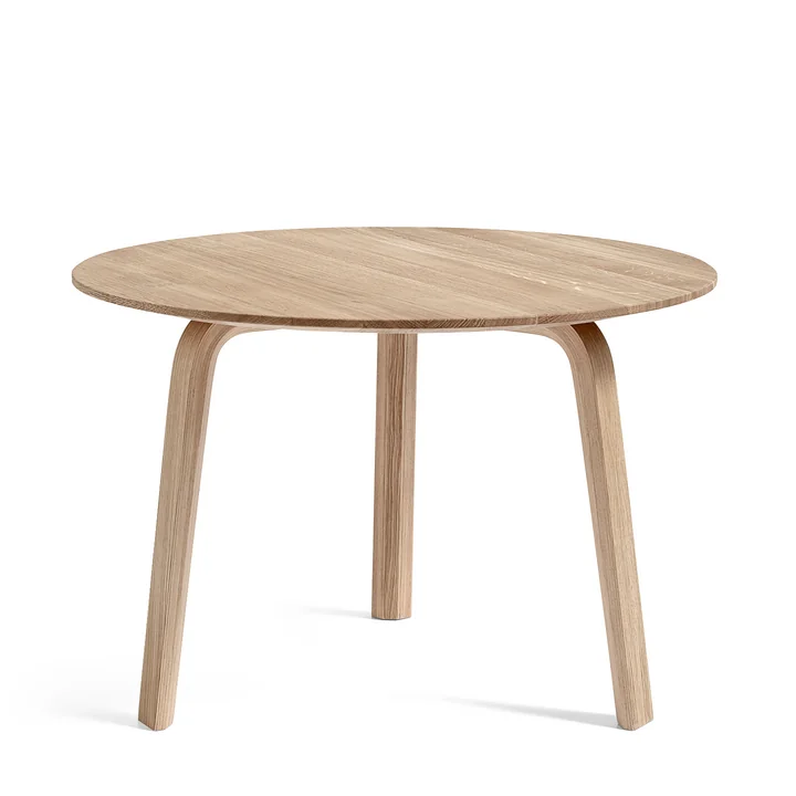 Bella Table basse Ø 60 cm / H 39 cm de HAY en chêne laqué mat.