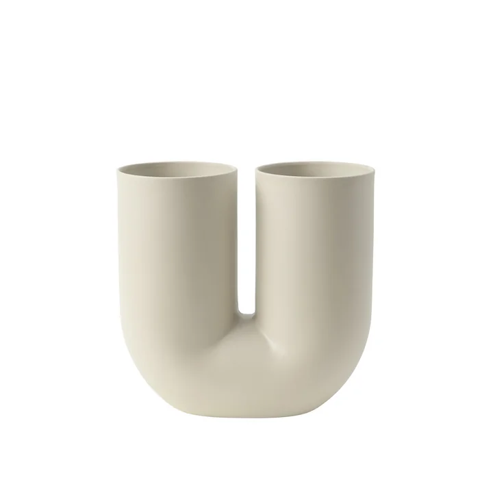 Kink Vase de Muuto dans le sable