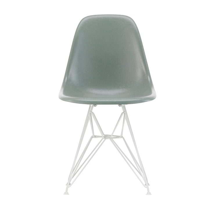 Chaise d'appoint Eames en fibre de verre DSR de Vitra couleur blanche / Eames vert mousse de mer (patins en feutre blanc)