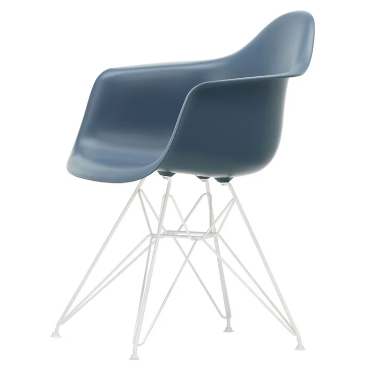Eames Plastic Armchair DAR de Vitra en blanc / bleu mer (patins en feutre blanc)