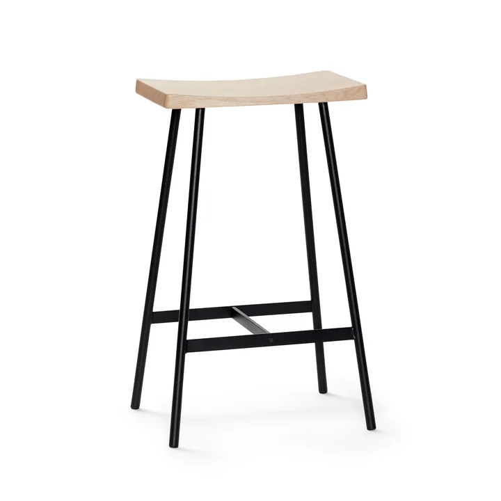 Tabouret de bar HC2 H 65 cm par Andersen Furniture en chêne pigmenté blanc / acier noir
