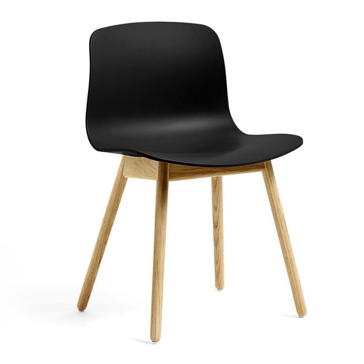 About A Chair AAC 12 ECO à partir de Hay en chêne / noir