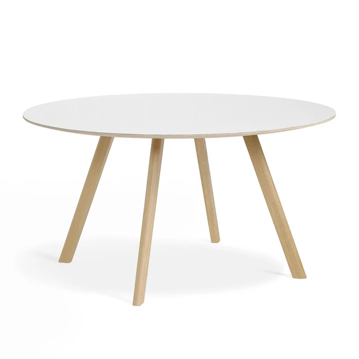 La table Copenhague CPH25 de HAY avec un diamètre de 140 cm en chêne laqué mat / linoléum blanc