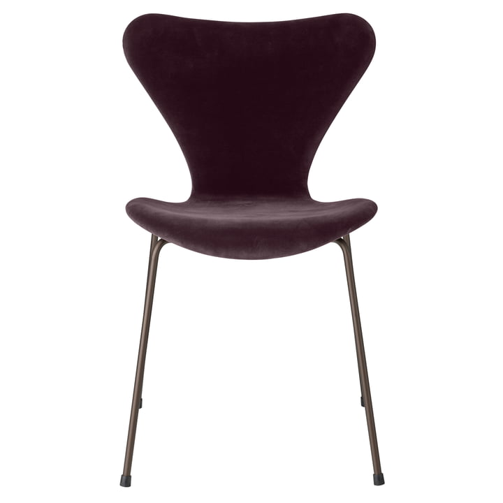 Série 7 chaise entièrement rembourrée de Fritz Hansen en velours prune foncé / structure marron foncé