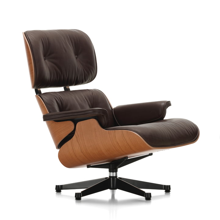 Le Lounge Chair de Vitra en finition polie / côtés noirs, cerisier, cuir Premium chocolate (classique)