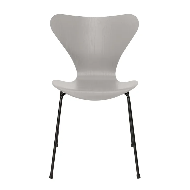 Série 7 chaise de Fritz Hansen en frêne teinté nine grey / piètement noir