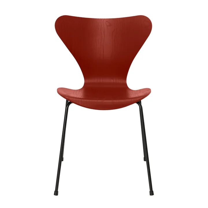 Série 7 chaise de Fritz Hansen en frêne teinté venetian red / piètement noir
