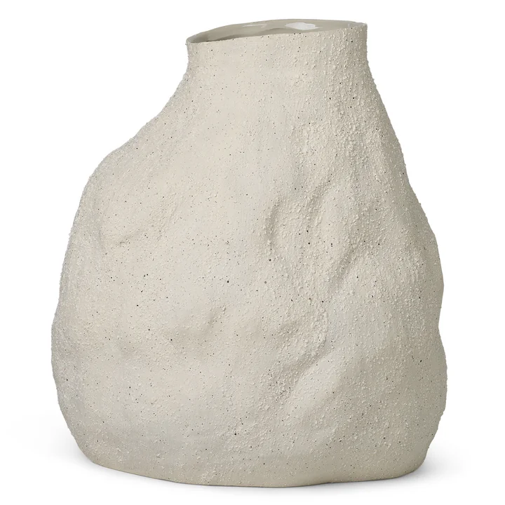 Le grand Vulca Vase de Ferm Living in off-white stone