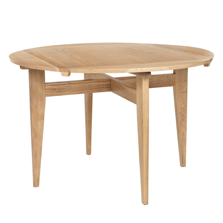 B-Table Ø 116 cm, chêne laqué mat par Gubi