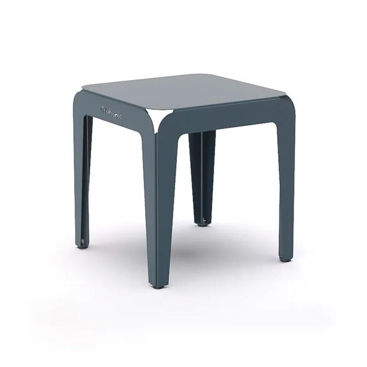 Le tabouret Bended Stool de Weltevree en gris-bleu