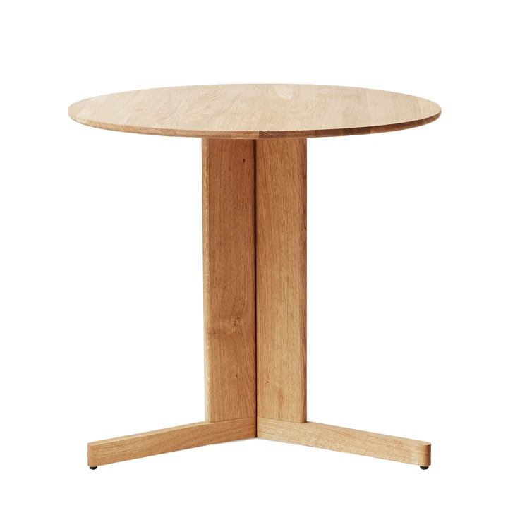 Trefoil Table, Ø 75 cm, chêne blanc pigmenté de Form & Refine