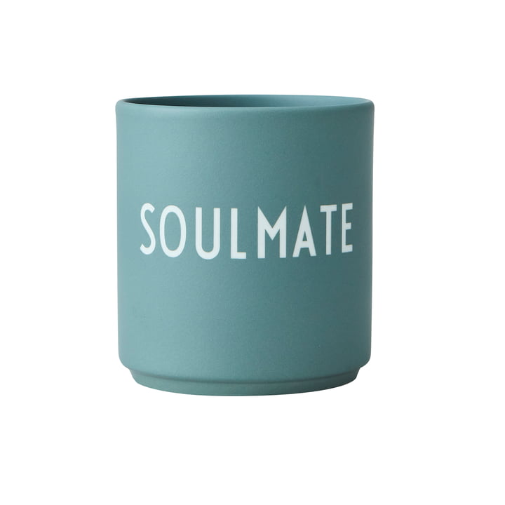 Le mug en porcelaine AJ Favourite de Design Letters , Soulmate / dusty green