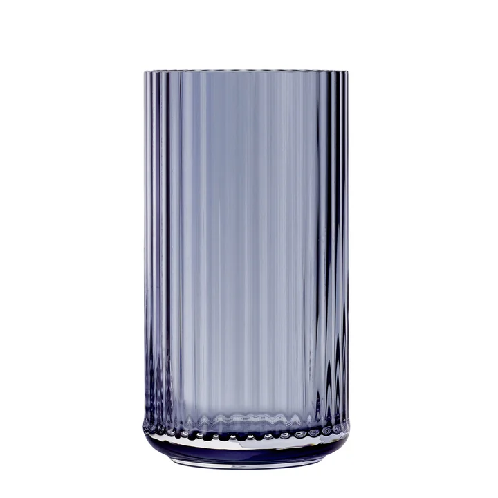 Le vase en verre de Lyngby Porcelæn , H 31 cm, midnight blue