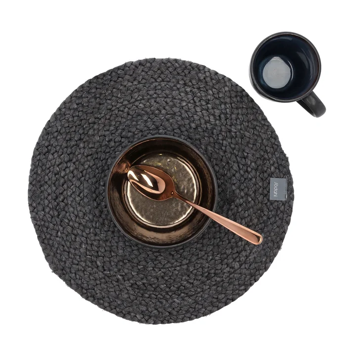 Le set de table rond It's all Natural de Södahl avec la vaisselle