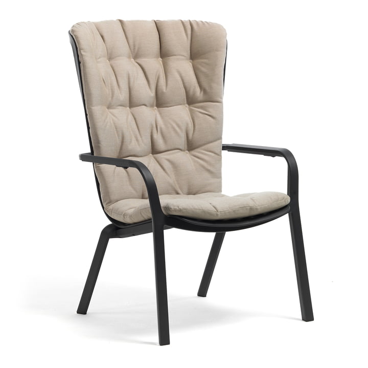 Le fauteuil d'extérieur Folio en anthracite avec revêtement d'assise clair
