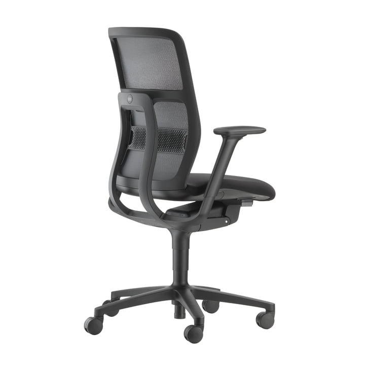 Le fauteuil pivotant de bureau AT Mesh de Wilkhahn est disponible en différentes versions