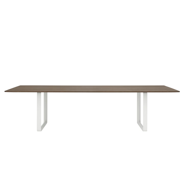 70/70 table de salle à manger avec les dimensions 295 x 108 cm de Muuto en chêne fumé / blanc