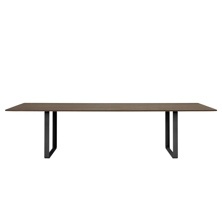 70/70 table à manger 295 x 108 cm de Muuto en chêne fumé / noir