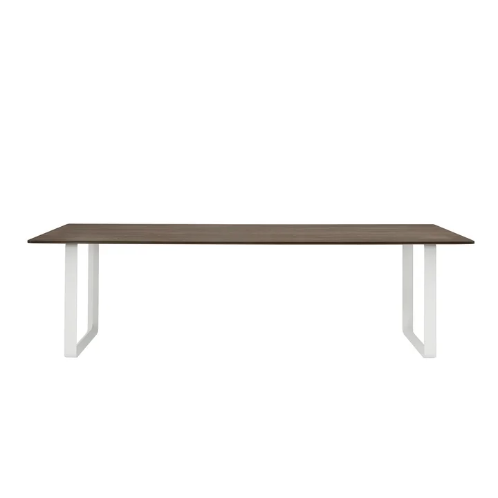 70/70 table à manger 255 x 108 cm de Muuto en chêne fumé / blanc