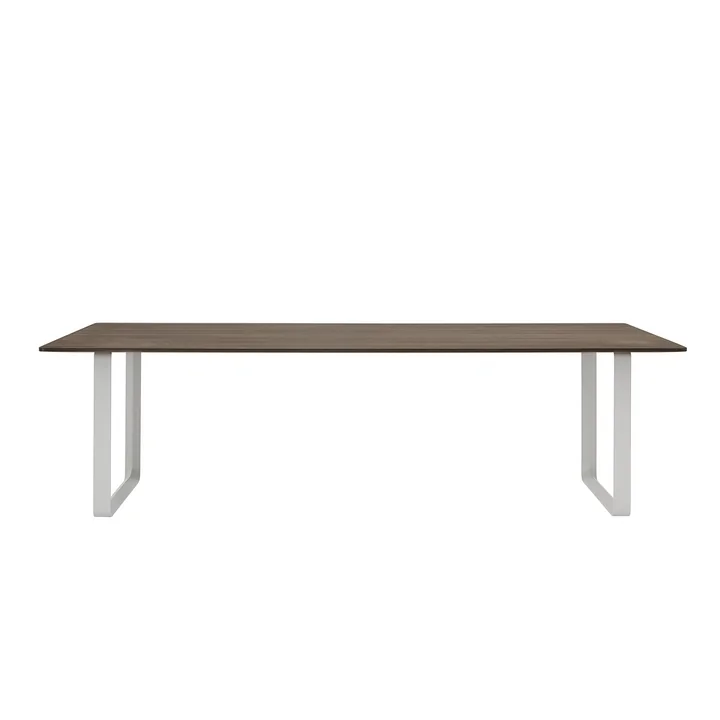 Table de salle à manger 70/70 de 255 x 108 cm de Muuto en chêne fumé / gris