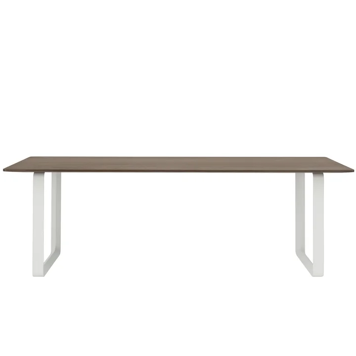 70/70 Table de salle à manger, 225 x 90 cm, chêne fumé / blanc de Muuto