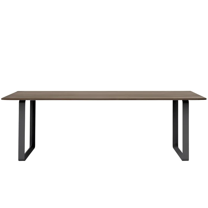 70/70 Table de salle à manger, 225 x 90 cm, chêne fumé / noir de Muuto