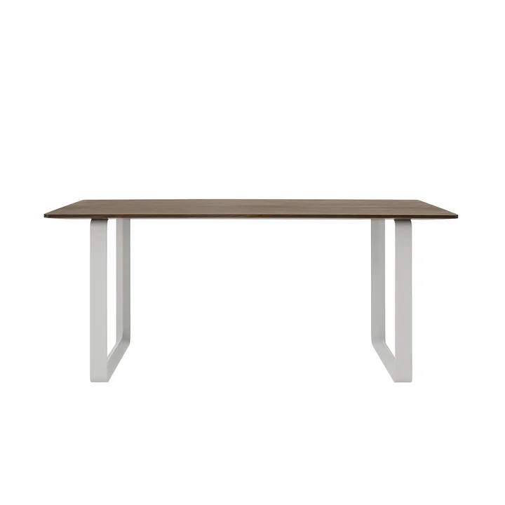 70/70 Table de salle à manger 170 x 85 cm de Muuto en chêne fumé / gris