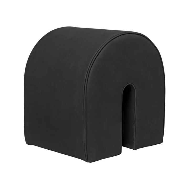 Curved Pouf, H 42 cm de Kristina Dam Studio en noir