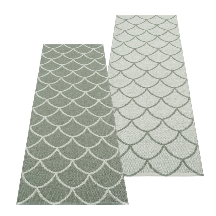 Kotte Tapis réversible, 70 x 225 cm par Pappelina dans army / sage