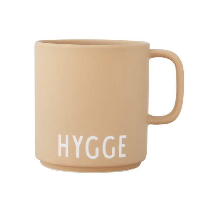 AJ Favourite Tasse en porcelaine avec anse de Design Letters en Hygge / beige