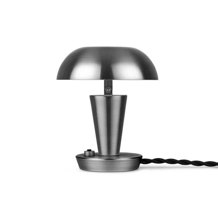 Tiny Lampe de table de Ferm Living dans la finition nickelée
