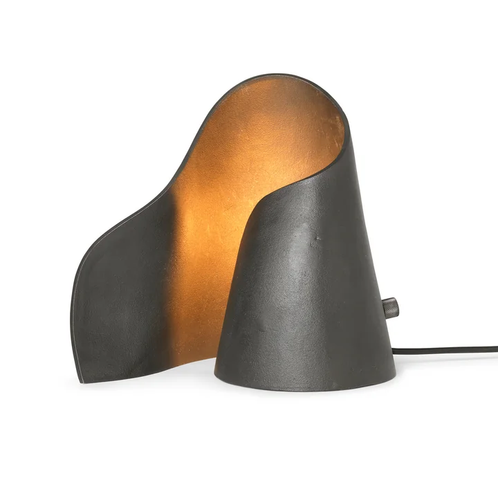 Oyster Lampe de table de Ferm Living dans la couleur noire