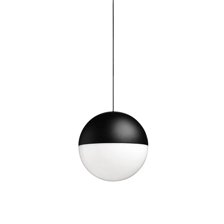 String Light Suspension Kugelkopf de Flos en noir