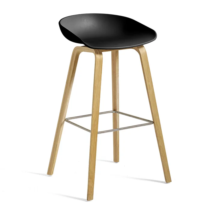 About A Stool AAS 32 H 75 cm, chêne laqué mat / inox / noir de HAY